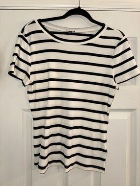Express Women’s Black & White Striped Short Sleeve Top - Size L